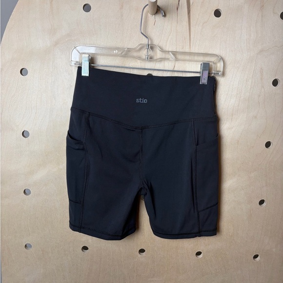 Stio Black Performance Bike Shorts – Women’s M (6” Inseam) in Black - Picture 5 of 5